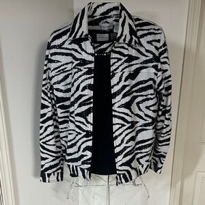 Alfred Dunner Black and White Zebra Blazer
Shirt is Large,Jacket is 16